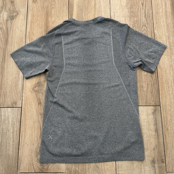 Mens LULULEMON metal vent tech T-shirt workout lounge travel too XS gray - Picture 2 of 3